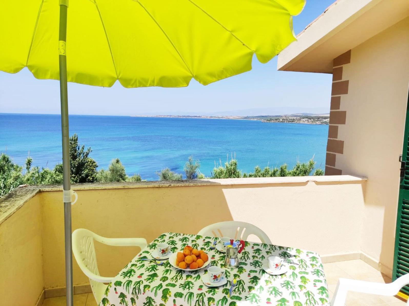 Villa Smeraldo - Mansarda con Spettacolare vista sul Mare Capo Rizzuto Eksteriør bilde